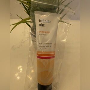 Infinite She: Vibrant Shower Gel